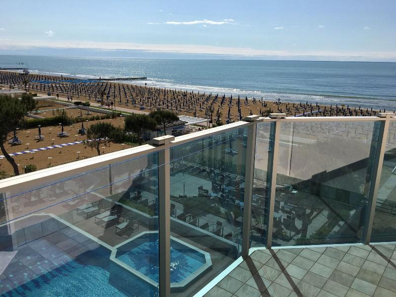 Hotel La Bussola Lido di Jesolo Exterior photo