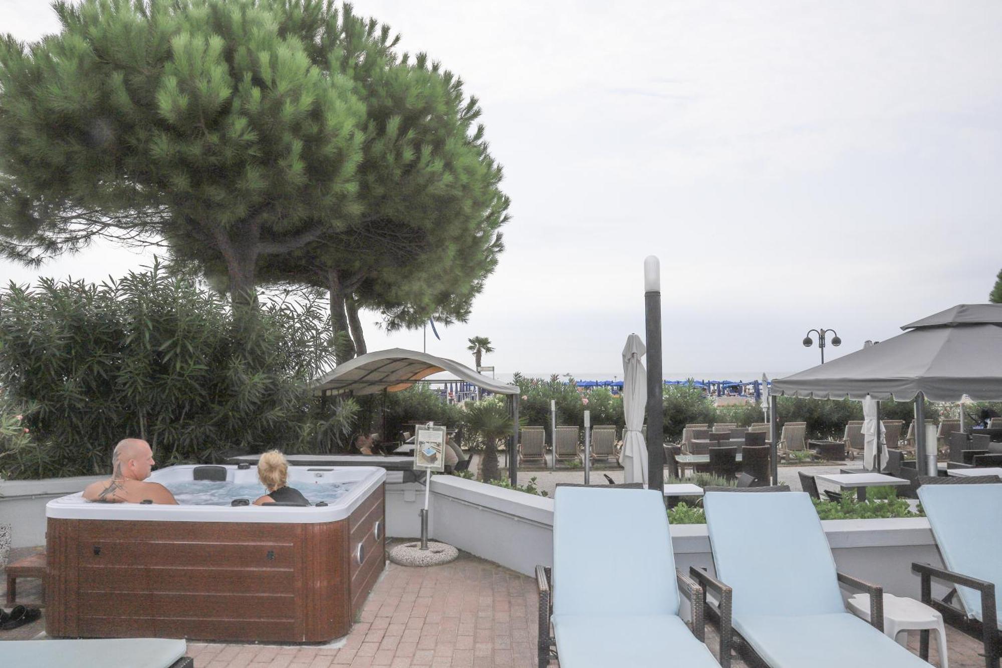 Hotel La Bussola Lido di Jesolo Exterior photo