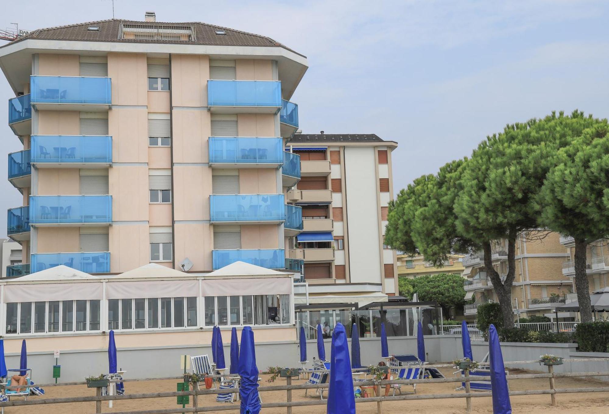 Hotel La Bussola Lido di Jesolo Exterior photo
