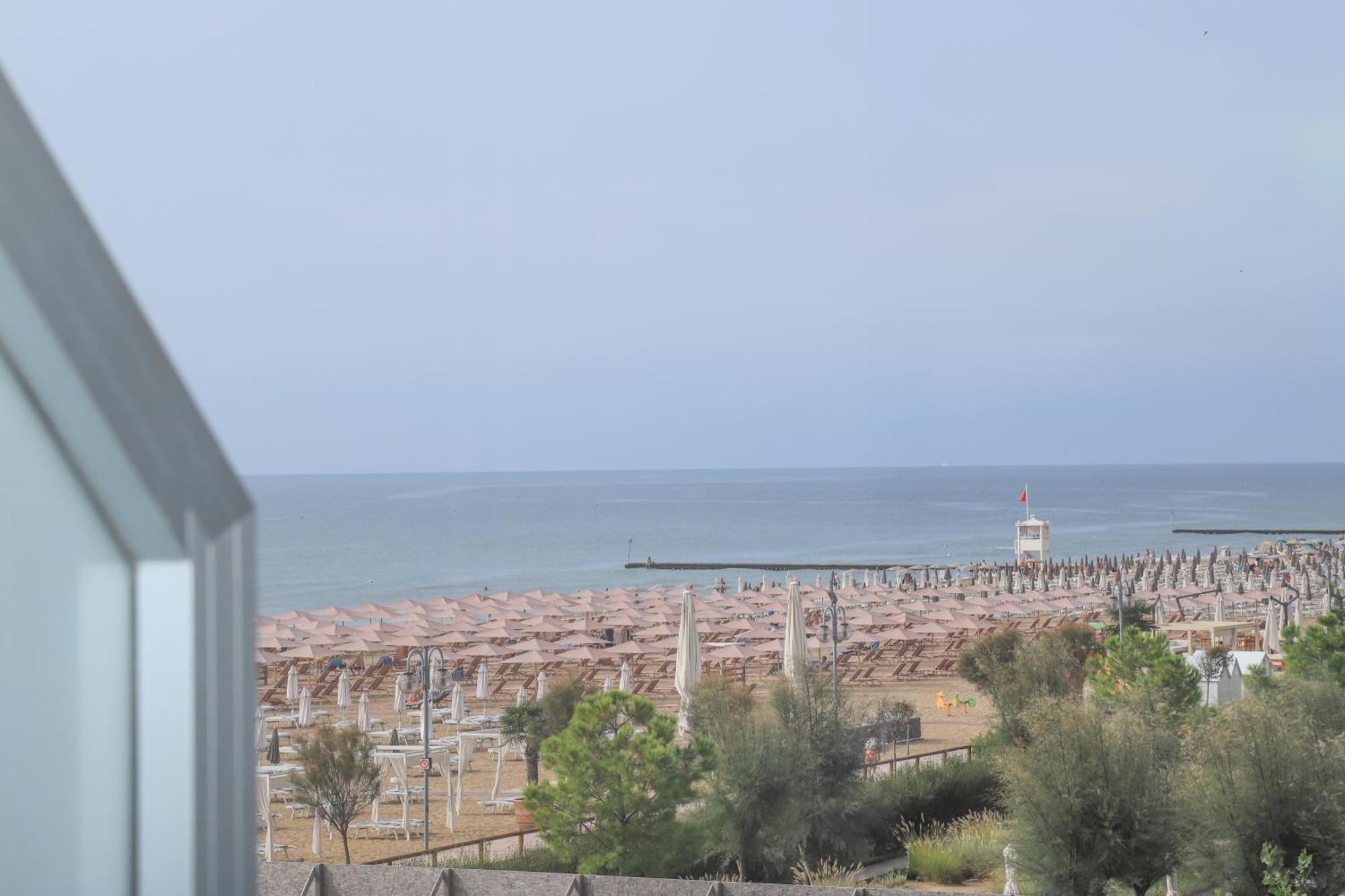 Hotel La Bussola Lido di Jesolo Exterior photo