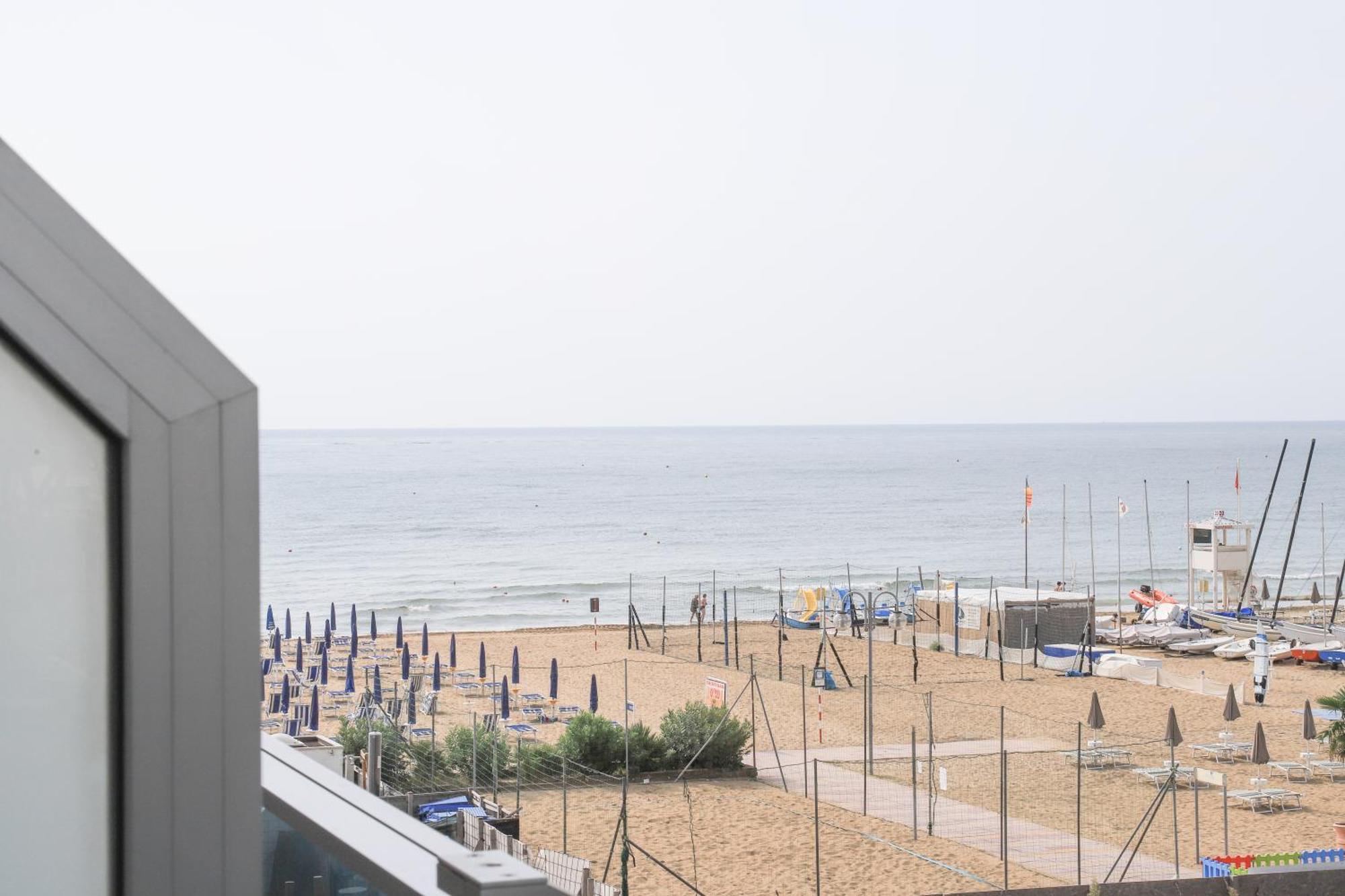 Hotel La Bussola Lido di Jesolo Exterior photo