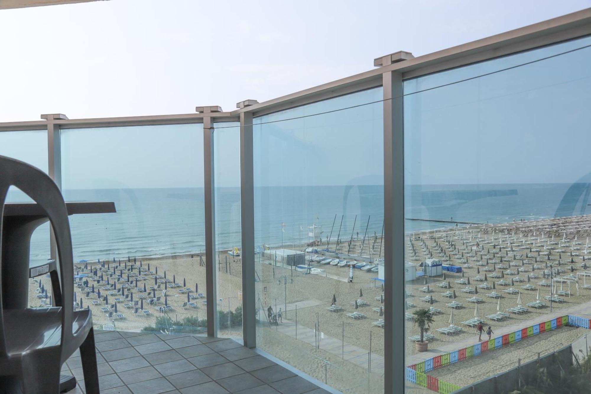 Hotel La Bussola Lido di Jesolo Exterior photo