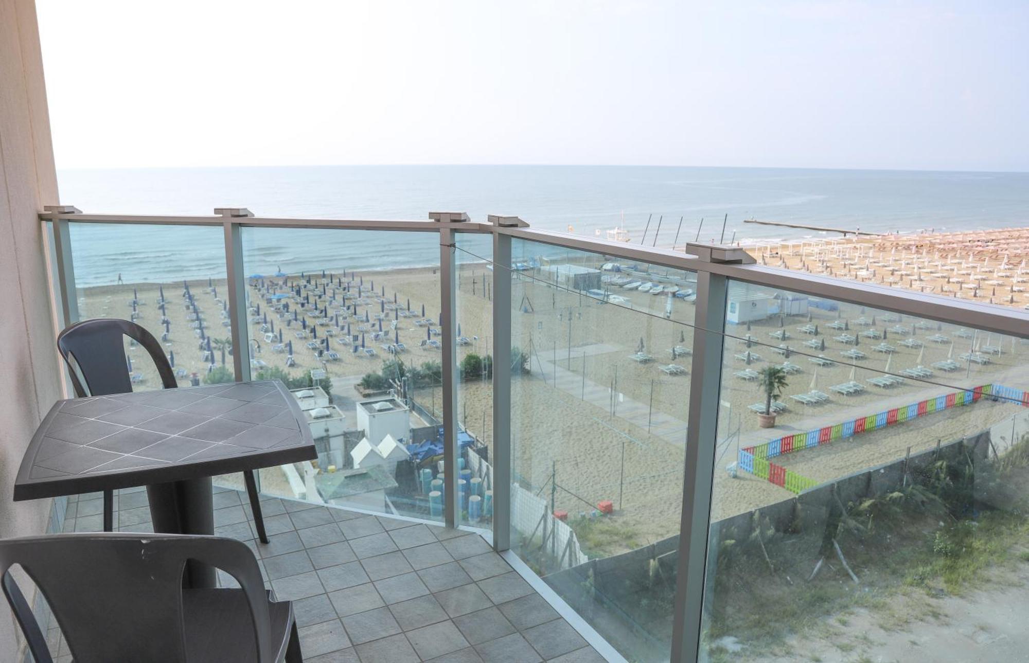 Hotel La Bussola Lido di Jesolo Exterior photo