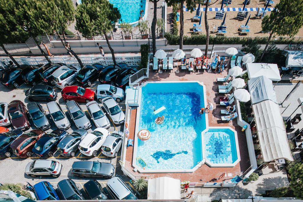 Hotel La Bussola Lido di Jesolo Exterior photo